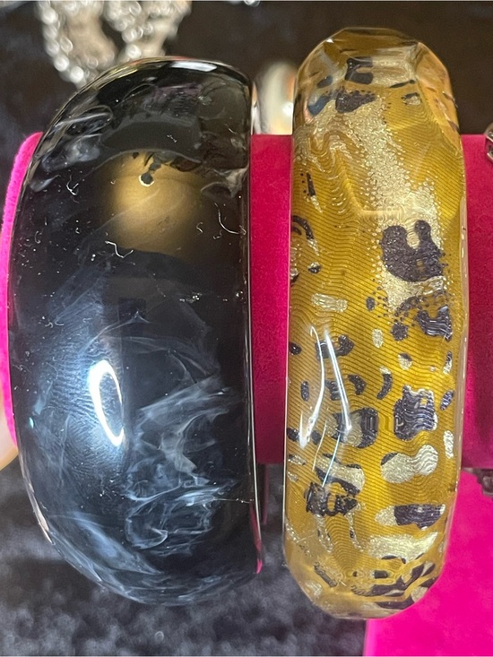 Jewelry - Chunky plastic bangles
